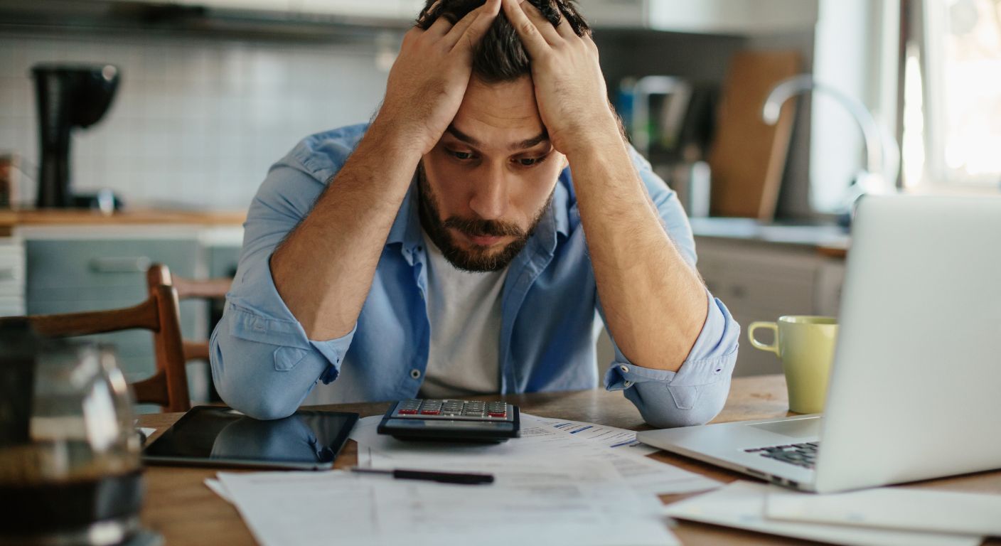sabotagem, procrastinação, saúde financeira, problemas financeiros